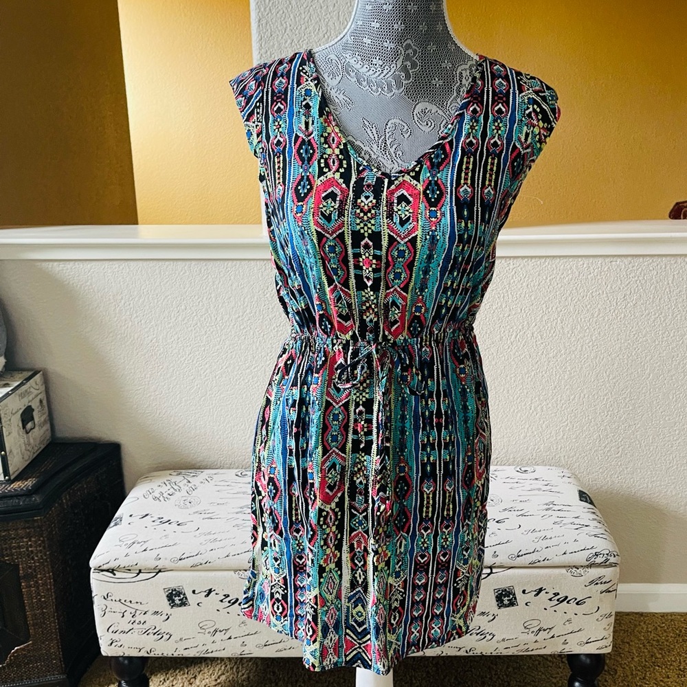 Cute summer dress with back cutouts 👗